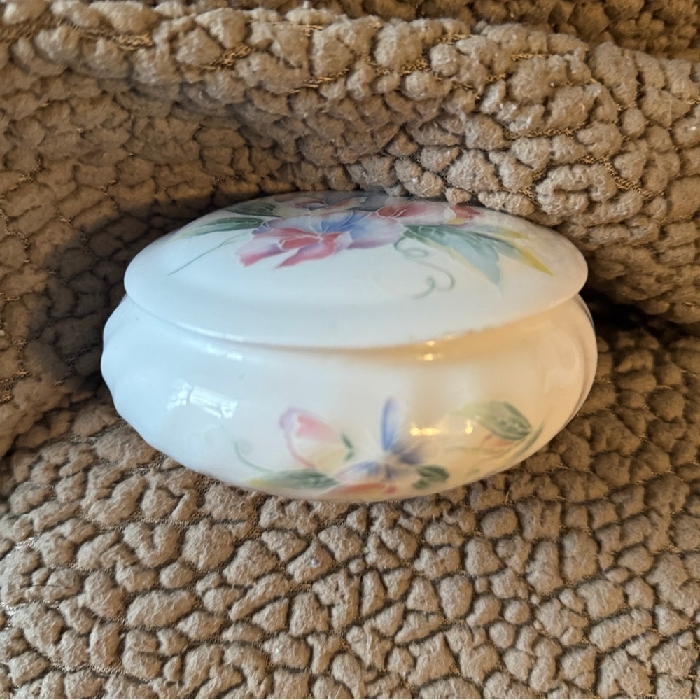 1984 Aynsley Little Sweetheart Trinket Box, Floral Lid, Bone China, 4”, England﻿ - Picture 5 of 12